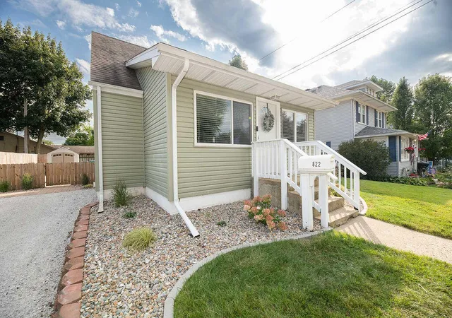Photo 3 of Single family home for sale at 822 E Jefferson Ave, La Porte, IN 46350 | MLS# 845825 | Listing updated on 2026-09-24