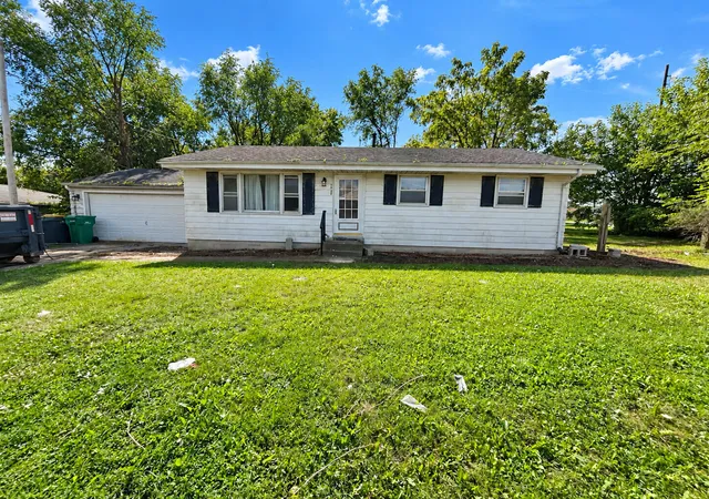 Single family home for sale at 7929 Whitcomb St, Merrillville, IN 46410 | MLS# 845797
