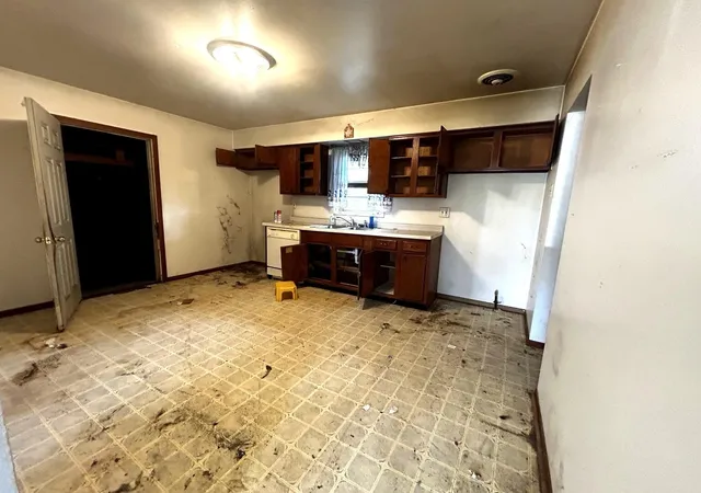 Photo 3 of Single family home for sale at 7929 Whitcomb St, Merrillville, IN 46410 | MLS# 845797 | Listing updated on 2026-09-23
