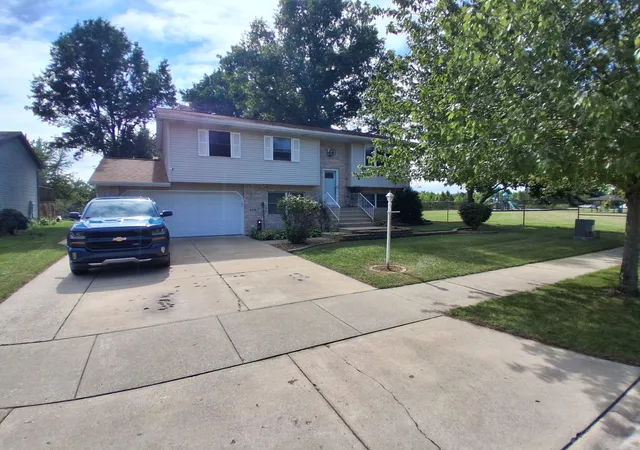 Single family home for sale at 809 Capitol Dr, Hobart, IN 46342 | MLS# 845798