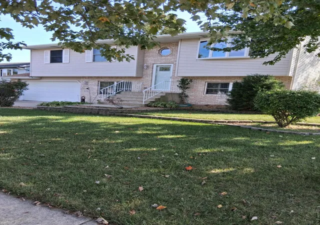 Single family home for sale at 809 Capitol Dr, Hobart, IN 46342 | MLS# 845798