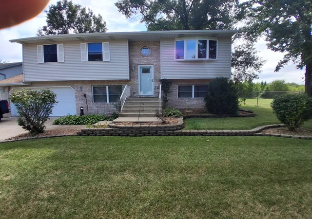 Photo 2 of Single family home for sale at 809 Capitol Dr, Hobart, IN 46342 | MLS# 845798 | Listing updated on 2026-09-25