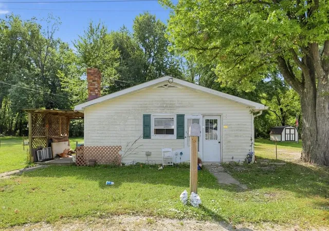 Single family home for sale at 1905 E Knight St, Brazil, IN 47834 | MLS# 845870