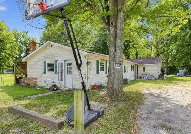 Photo 2 of Single family home for sale at 1905 E Knight St, Brazil, IN 47834 | MLS# 845870 | Listing updated on 2026-09-26