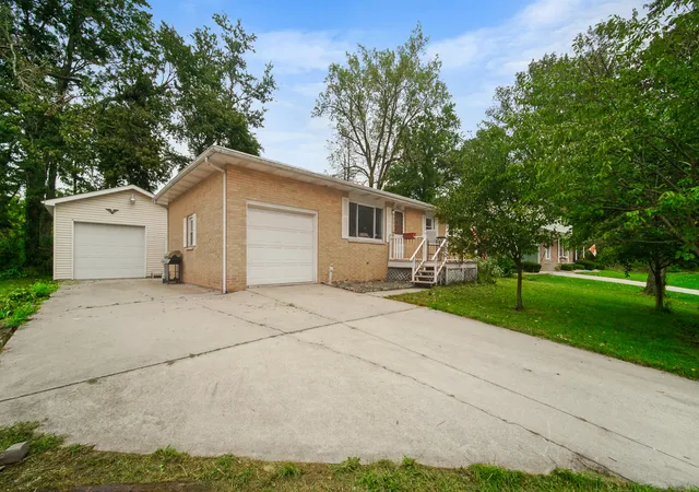Photo 2 of Single family home for sale at 6312 Lakewood Ave, Portage, IN 46368 | MLS# 845956 | Listing updated on 2026-09-28