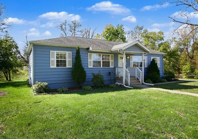 Photo 3 of Single family home for sale at 353 Maple St, Crown Point, IN 46307 | MLS# 846508 | Listing updated on 2026-10-08