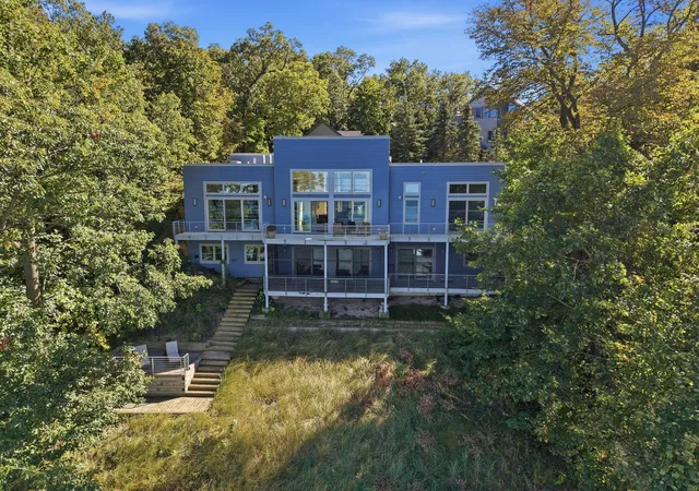 Photo 1 of Single family home for sale at 827 E Lake Front Dr, Beverly Shores, IN 46301 | MLS# 847187 | Listing updated on 2026-10-23