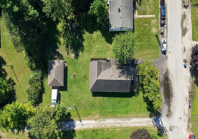 Photo 4 of Single family home for sale at 825 Carnation St SE, De Motte, IN 46310 | MLS# 845840 | Listing updated on 2026-09-29