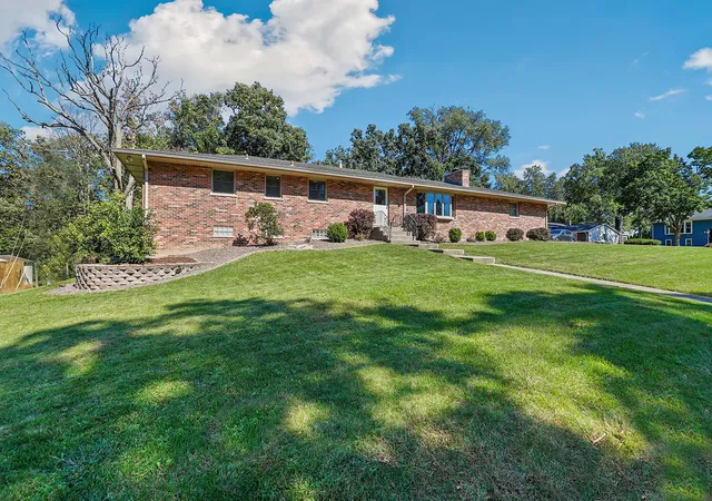 Photo 2 of Single family home for sale at 402 Iroquois St, Schererville, IN 46375 | MLS# 846147 | Listing updated on 2026-10-01