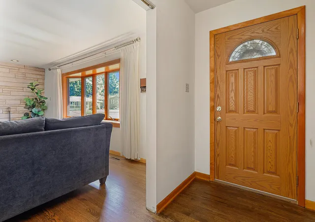 Photo 3 of Single family home for sale at 402 Iroquois St, Schererville, IN 46375 | MLS# 846147 | Listing updated on 2026-10-01