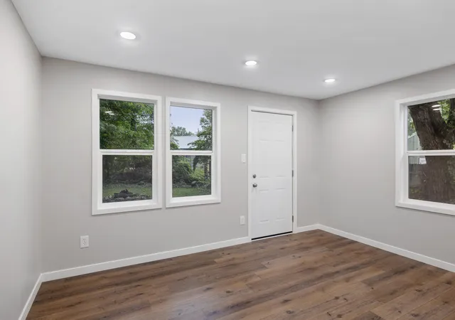 Photo 3 of House for sale at 528 Circle Dr, La Porte, IN 46350 | MLS# 845856 | Listing updated on 2026-09-29
