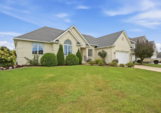 Photo 2 of Sale Pending at 2636 Lancelot Ln, Dyer, IN 46311 | MLS# 845860 | Listing updated on 2026-10-07