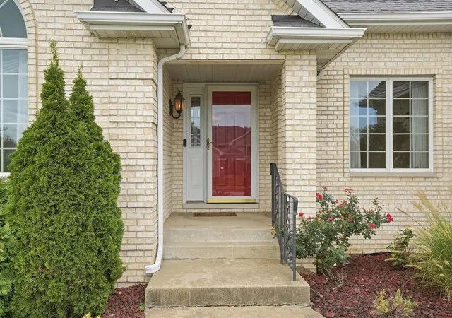 Photo 3 of Sale Pending at 2636 Lancelot Ln, Dyer, IN 46311 | MLS# 845860 | Listing updated on 2026-10-07