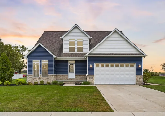 Single family home for sale at 1985 Tawny St, Hobart, IN 46342 | MLS# 845965
