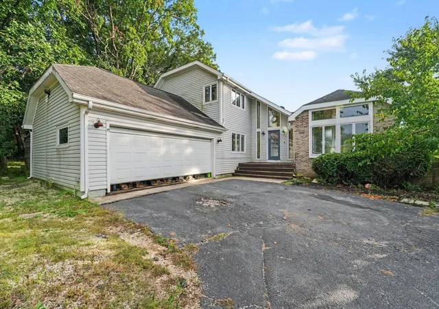 Photo 2 of Single family home for sale at 11276 Gerry Ct, Crown Point, IN 46307 | MLS# 846102 | Listing updated on 2026-09-30