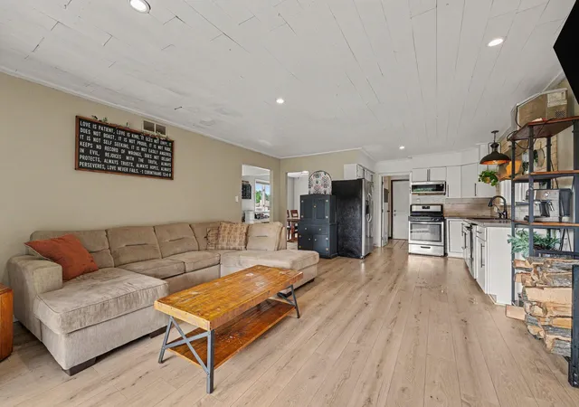 Photo 3 of Single family home for sale at 11276 Gerry Ct, Crown Point, IN 46307 | MLS# 846102 | Listing updated on 2026-09-30