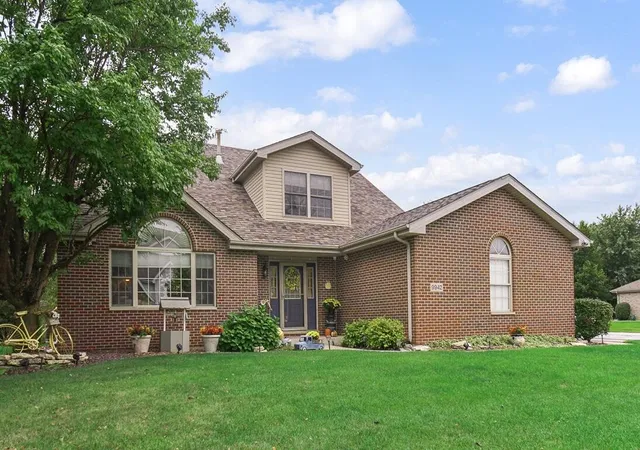 Photo 1 of Single family home for sale at 9942 Forest St, Dyer, IN 46311 | MLS# 845933 | Listing updated on 2026-09-28