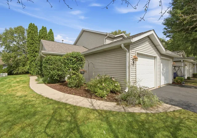 Photo 2 of Condo for sale at 1954 David Dr, Chesterton, IN 46304 | MLS# 845895 | Listing updated on 2026-09-25
