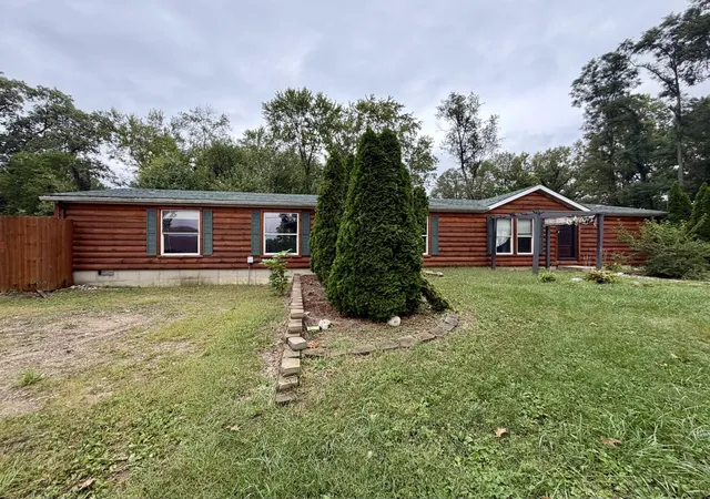 Photo 2 of Single family home for sale at 419 Lakeside Dr, Walkerton, IN 46574 | MLS# 845872 | Listing updated on 2026-09-26