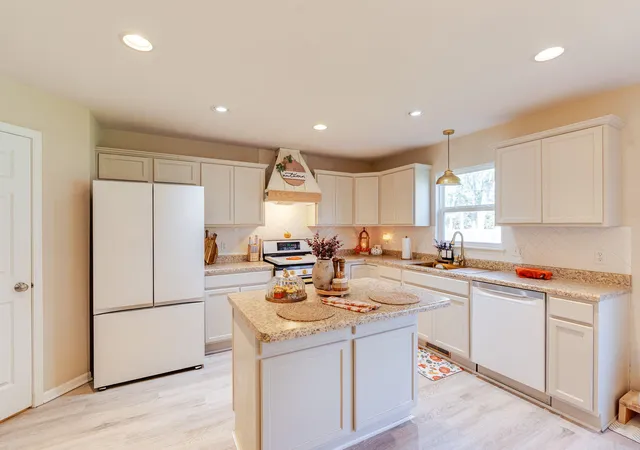 Photo 3 of Single family home for sale at 223 Fairchild Dr, Chesterton, IN 46304 | MLS# 846562 | Listing updated on 2026-10-08