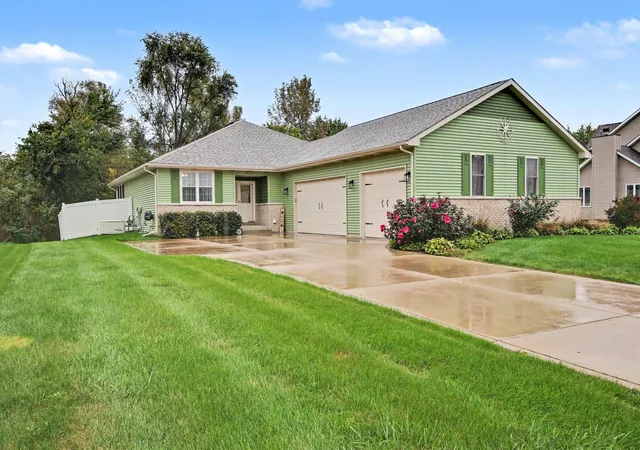 Photo 1 of Sale Pending at 726 Cinnamon Teal Ct, Hobart, IN 46342 | MLS# 846132 | Listing updated on 2026-10-03