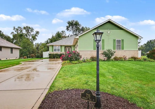 Photo 3 of Sale Pending at 726 Cinnamon Teal Ct, Hobart, IN 46342 | MLS# 846132 | Listing updated on 2026-10-03
