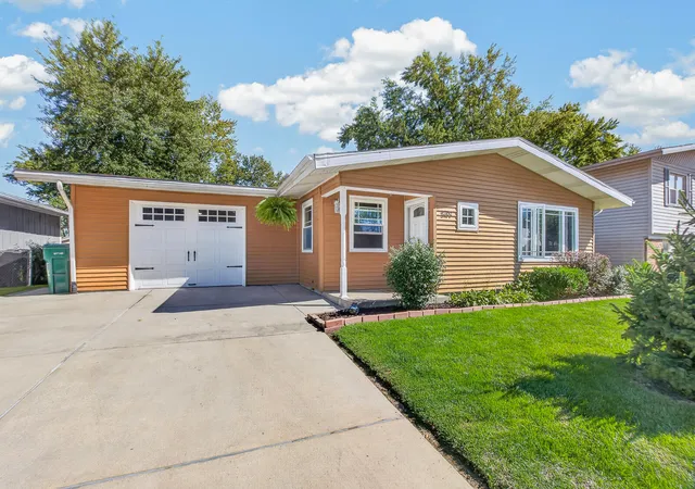Photo 1 of Single family home for sale at 541 Raven Rd, Valparaiso, IN 46385 | MLS# 846022 | Listing updated on 2026-10-01