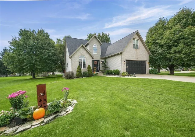 Photo 3 of Sale Pending at 306 Heatherwood Dr E, Valparaiso, IN 46383 | MLS# 845989 | Listing updated on 2026-10-02