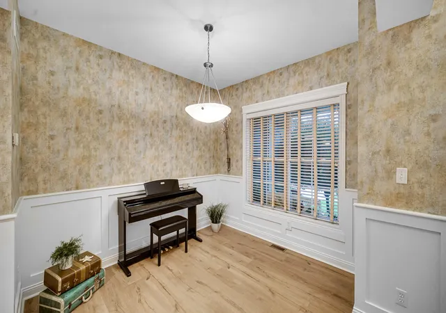 Photo 2 of Single family home for sale at 1128 Jeanne Ct, Crown Point, IN 46307 | MLS# 846392 | Listing updated on 2026-10-06