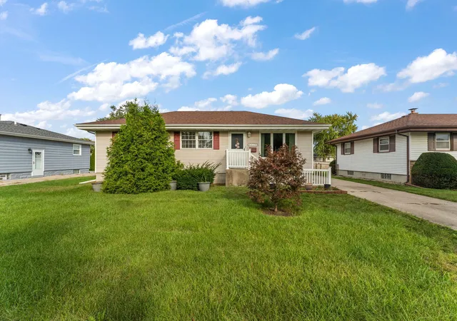 Photo 2 of Single family home for sale at 8013 Columbia Ave, Munster, IN 46321 | MLS# 846084 | Listing updated on 2026-09-30