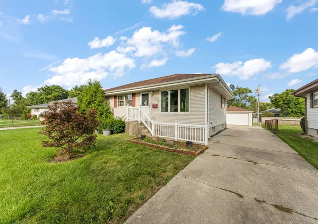 Photo 3 of Single family home for sale at 8013 Columbia Ave, Munster, IN 46321 | MLS# 846084 | Listing updated on 2026-09-30