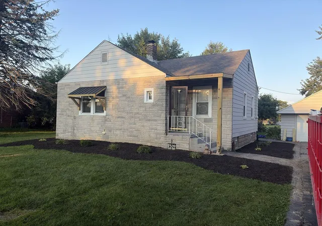 Single family home for sale at 7509 Marshall St, Merrillville, IN 46410 | MLS# 845936