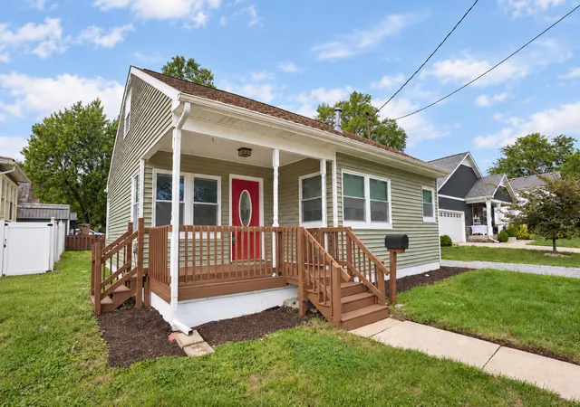 Photo 3 of Single family home for sale at 107 N Jackson St, Crown Point, IN 46307 | MLS# 845946 | Listing updated on 2026-09-26