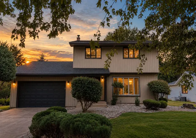 Photo 1 of Single family home for sale at 1005 Fran Lin Pkwy, Munster, IN 46321 | MLS# 846298 | Listing updated on 2026-10-06