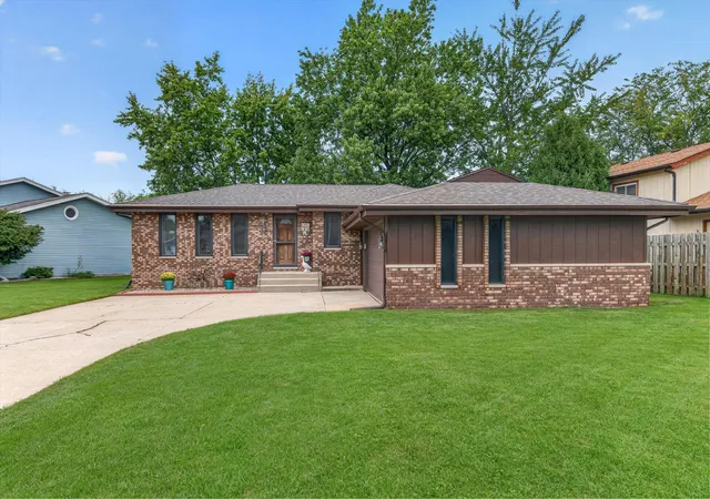 Photo 1 of Single family home for sale at 5038 W 87th Place, Crown Point, IN 46307 | MLS# 846048 | Listing updated on 2026-10-04