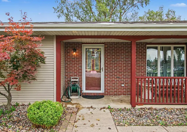 Photo 3 of Sale Pending at 731 Wren Ct, Griffith, IN 46319 | MLS# 845953 | Listing updated on 2026-10-01