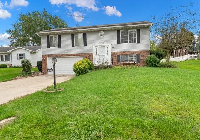 Photo 2 of Single family home for sale at 4142 Augusta Dr, Crown Point, IN 46307 | MLS# 845948 | Listing updated on 2026-10-03