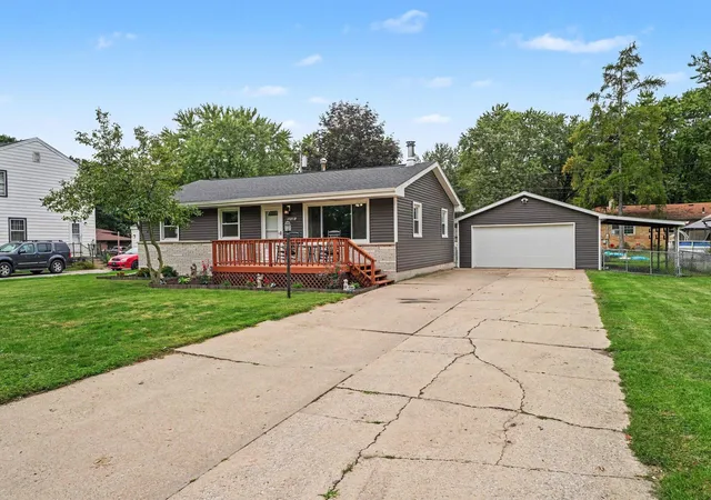 Photo 2 of Single family home for sale at 2846 Russell St, Portage, IN 46368 | MLS# 845950 | Listing updated on 2026-09-29