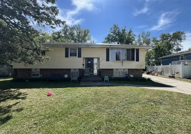 Photo 1 of Single family home for sale at 311 W 40th Lane, Griffith, IN 46319 | MLS# 845964 | Listing updated on 2026-09-27