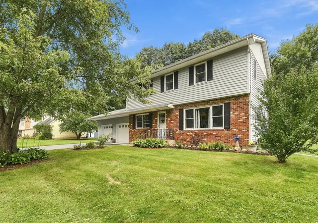 Photo 1 of Single family home for sale at 1247 Dogwood Dr, Chesterton, IN 46304 | MLS# 845984 | Listing updated on 2026-09-28