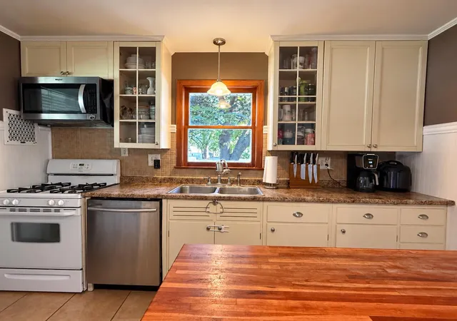 Photo 3 of Single family home for sale at 106 S Adams St, Hebron, IN 46341 | MLS# 845977 | Listing updated on 2026-09-30