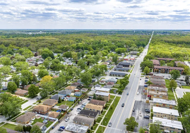 Photo 3 of Sale Pending at 18425 Torrence Ave, Lansing, IL 60438 | MLS# 845973 | Listing updated on 2026-10-15