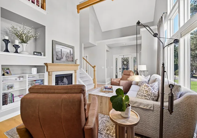 Photo 3 of Single family home for sale at 1721 Briam Cir Dr, Valparaiso, IN 46383 | MLS# 846365 | Listing updated on 2026-10-08