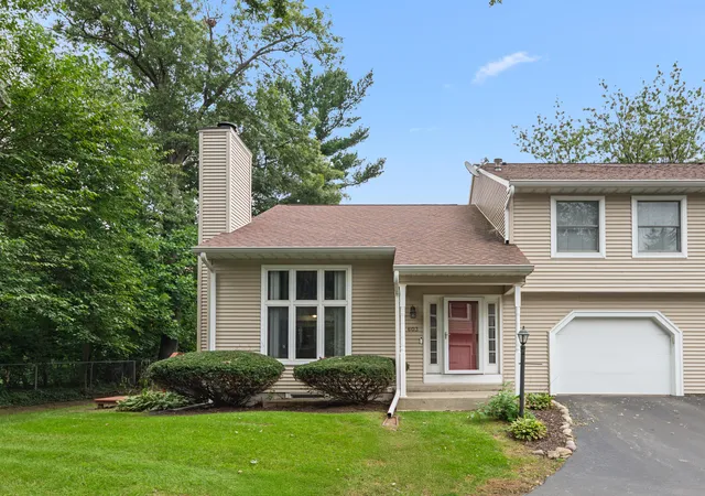 Photo 2 of Condo for sale at 603 Weatherwood Ln, Valparaiso, IN 46383 | MLS# 845980 | Listing updated on 2026-10-03