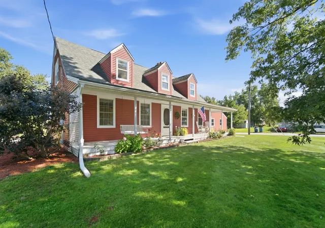 Photo 3 of Single family home for sale at 102 N Madison St, Hebron, IN 46341 | MLS# 846138 | Listing updated on 2026-10-02
