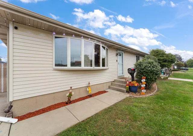 Photo 3 of Sale Pending at 3527 43rd Street, Highland, IN 46322 | MLS# 845994 | Listing updated on 2026-09-30