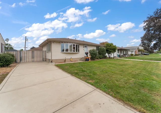 Photo 3 of Sale Pending at 3527 43rd Street, Highland, IN 46322 | MLS# 845994 | Listing updated on 2026-09-30