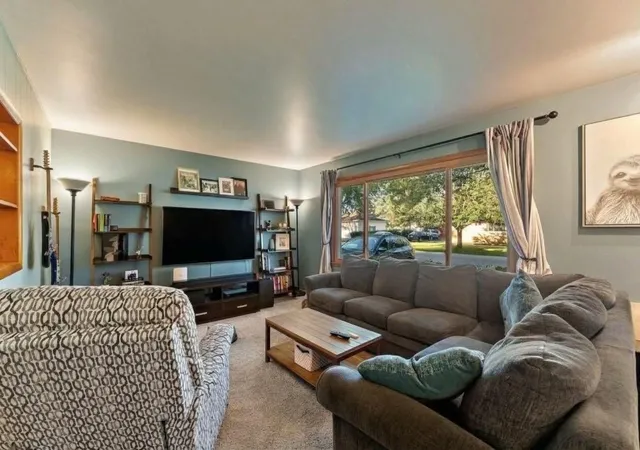 Photo 3 of Single family home for sale at 215 N Linda St, Hobart, IN 46342 | MLS# 846153 | Listing updated on 2026-10-05