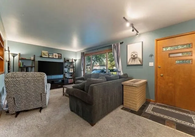Photo 3 of Single family home for sale at 215 N Linda St, Hobart, IN 46342 | MLS# 846153 | Listing updated on 2026-10-05