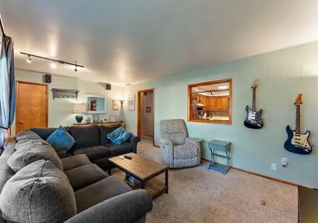 Photo 4 of Single family home for sale at 215 N Linda St, Hobart, IN 46342 | MLS# 846153 | Listing updated on 2026-10-05